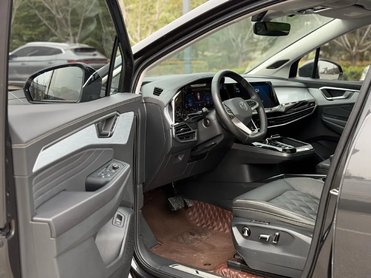 2022 Volkswagen Talagon 2.5T 299HP V6 7DCT,autocango,china used car exporter,china ev exporter,chinese used car exporter,chinese used ev exporter