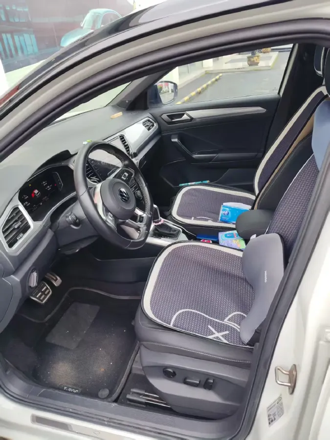 2021 Volkswagen T-Roc 1.4T 150HP L4 7DCT,autocango,china used car exporter,china ev exporter,chinese used car exporter,chinese used ev exporter