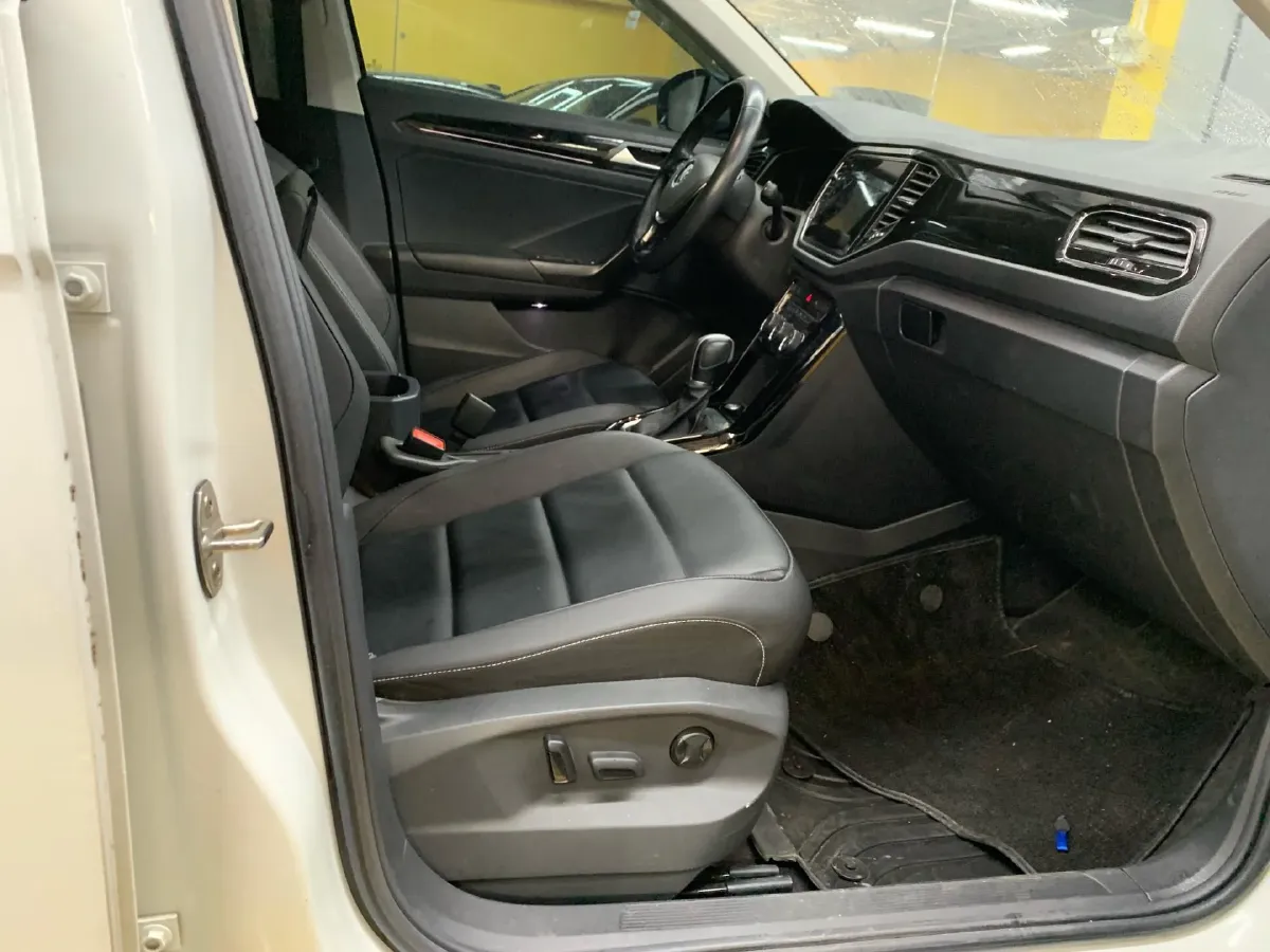 2022 Volkswagen T-Roc 1.4T 150HP L4 7DCT,autocango,china used car exporter,china ev exporter,chinese used car exporter,chinese used ev exporter