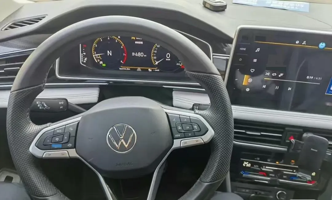 2023 Volkswagen Tiguan L 1.5T 160HP L4 7DCT,autocango,china used car exporter,china ev exporter,chinese used car exporter,chinese used ev exporter