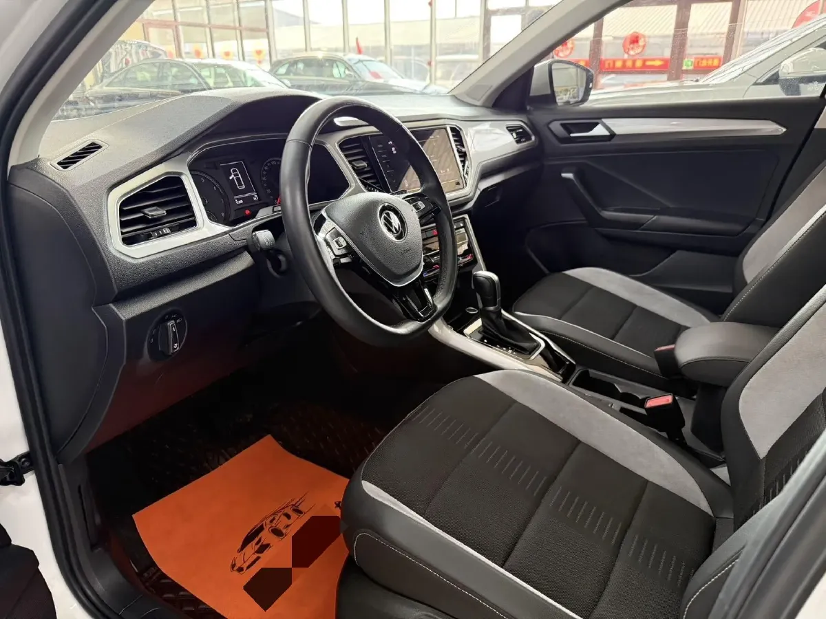 2022 Volkswagen T-Roc 1.4T 150HP L4 7DCT,autocango,china used car exporter,china ev exporter,chinese used car exporter,chinese used ev exporter