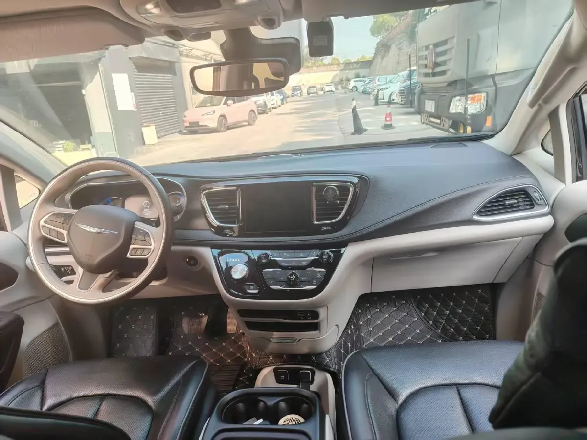 2018 Chrysler Pacifica 3.6L 245HP V6 E-CVT PHEV 16KWH,autocango,china used car exporter,china ev exporter,chinese used car exporter,chinese used ev exporter