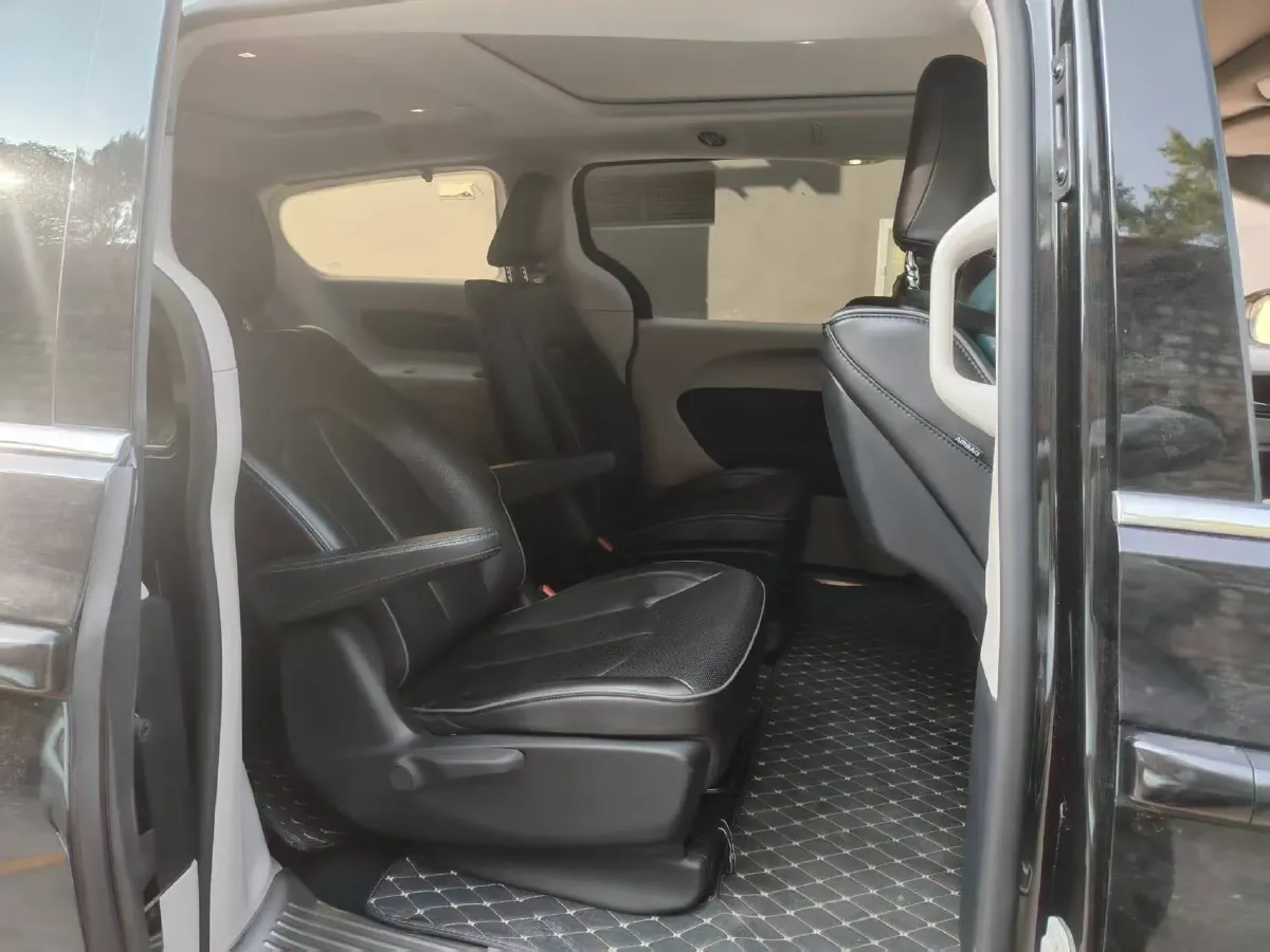 2018 Chrysler Pacifica 3.6L 245HP V6 E-CVT PHEV 16KWH,autocango,china used car exporter,china ev exporter,chinese used car exporter,chinese used ev exporter