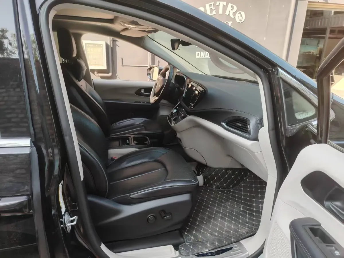 2018 Chrysler Pacifica 3.6L 245HP V6 E-CVT PHEV 16KWH,autocango,china used car exporter,china ev exporter,chinese used car exporter,chinese used ev exporter