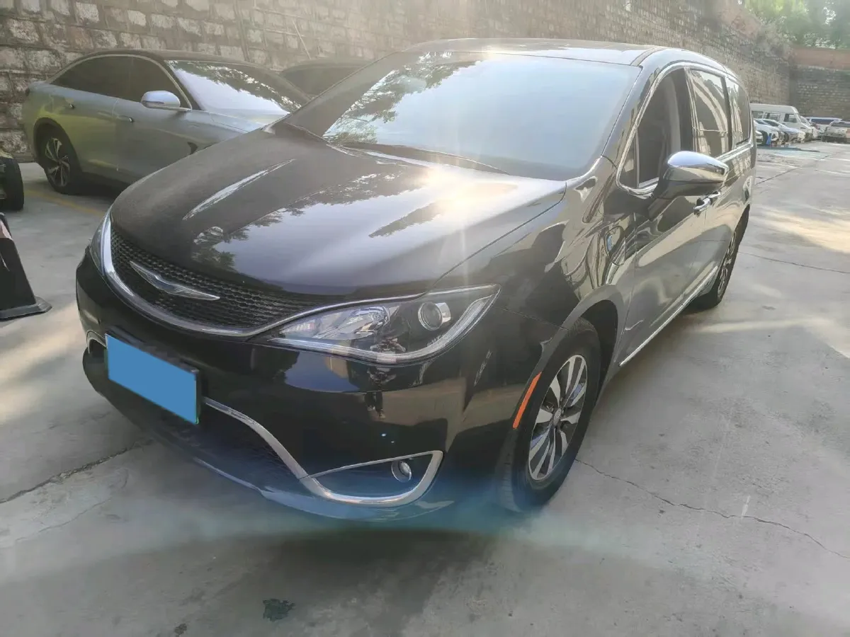 2018 Chrysler Pacifica 3.6L 245HP V6 E-CVT PHEV 16KWH,autocango,china used car exporter,china ev exporter,chinese used car exporter,chinese used ev exporter