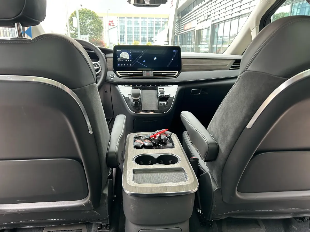 2024 HongQi HQ9 2.0T 163HP L4 1DHT PHEV 20.14KWH,autocango,china used car exporter,china ev exporter,chinese used car exporter,chinese used ev exporter