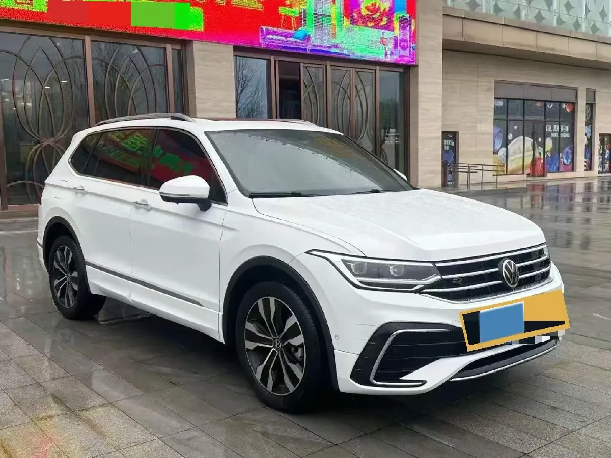 2024 Volkswagen Tiguan L 2.0T 186HP L4 7DCT,autocango,china used car exporter,china ev exporter,chinese used car exporter,chinese used ev exporter