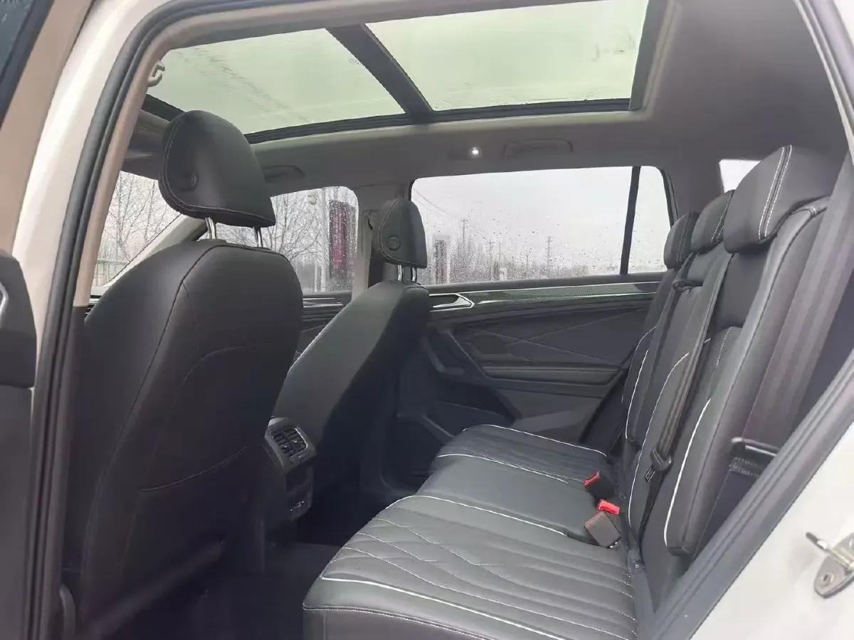 2024 Volkswagen Tiguan L 2.0T 186HP L4 7DCT,autocango,china used car exporter,china ev exporter,chinese used car exporter,chinese used ev exporter