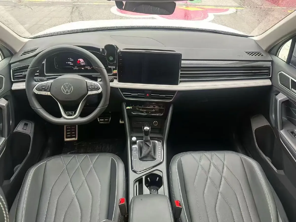 2024 Volkswagen Tiguan L 2.0T 186HP L4 7DCT,autocango,china used car exporter,china ev exporter,chinese used car exporter,chinese used ev exporter