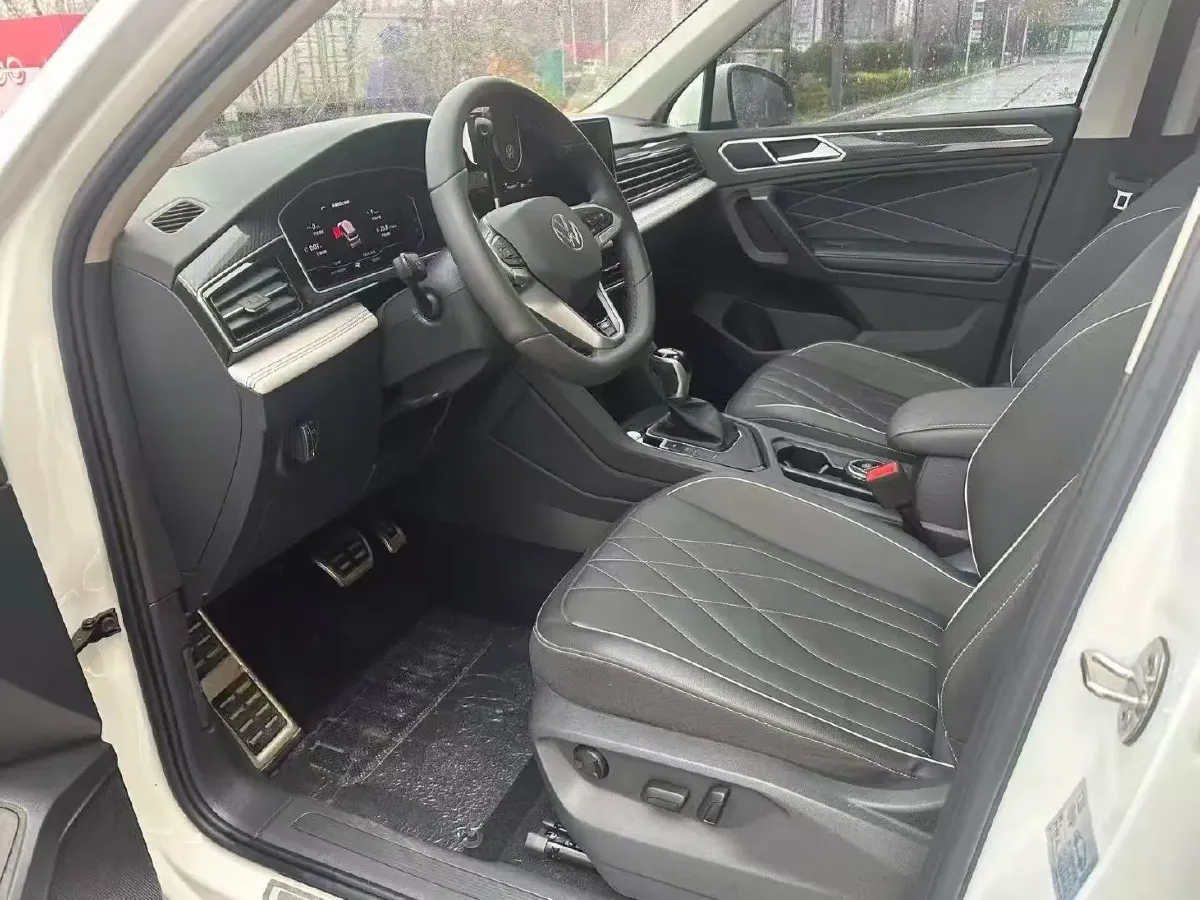 2024 Volkswagen Tiguan L 2.0T 186HP L4 7DCT,autocango,china used car exporter,china ev exporter,chinese used car exporter,chinese used ev exporter