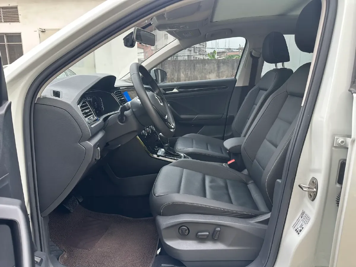 2022 Volkswagen T-Roc 1.4T 150HP L4 7DCT,autocango,china used car exporter,china ev exporter,chinese used car exporter,chinese used ev exporter