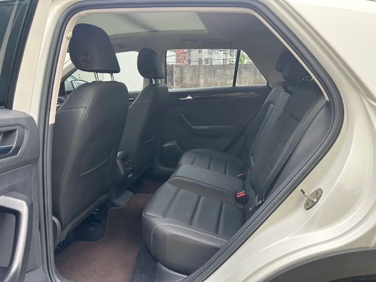 2022 Volkswagen T-Roc 1.4T 150HP L4 7DCT,autocango,china used car exporter,china ev exporter,chinese used car exporter,chinese used ev exporter