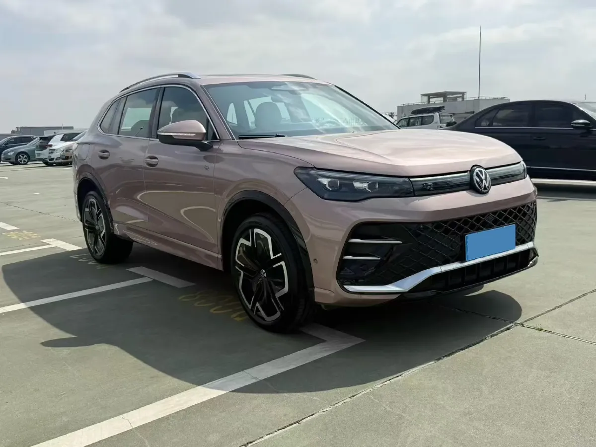 2024 Volkswagen Tiguan L 2.0T 186HP L4 7DCT,autocango,china used car exporter,china ev exporter,chinese used car exporter,chinese used ev exporter