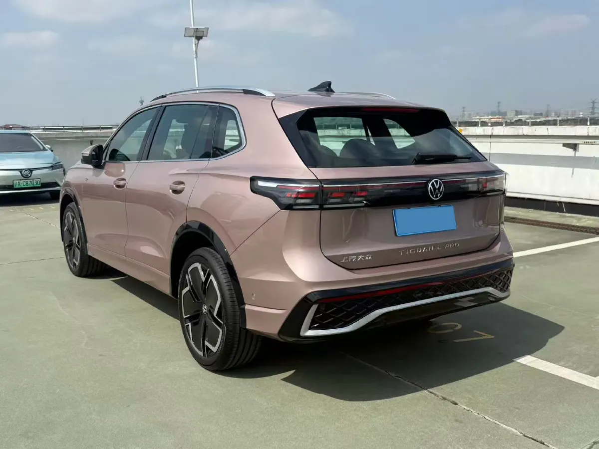 2024 Volkswagen Tiguan L 2.0T 186HP L4 7DCT,autocango,china used car exporter,china ev exporter,chinese used car exporter,chinese used ev exporter