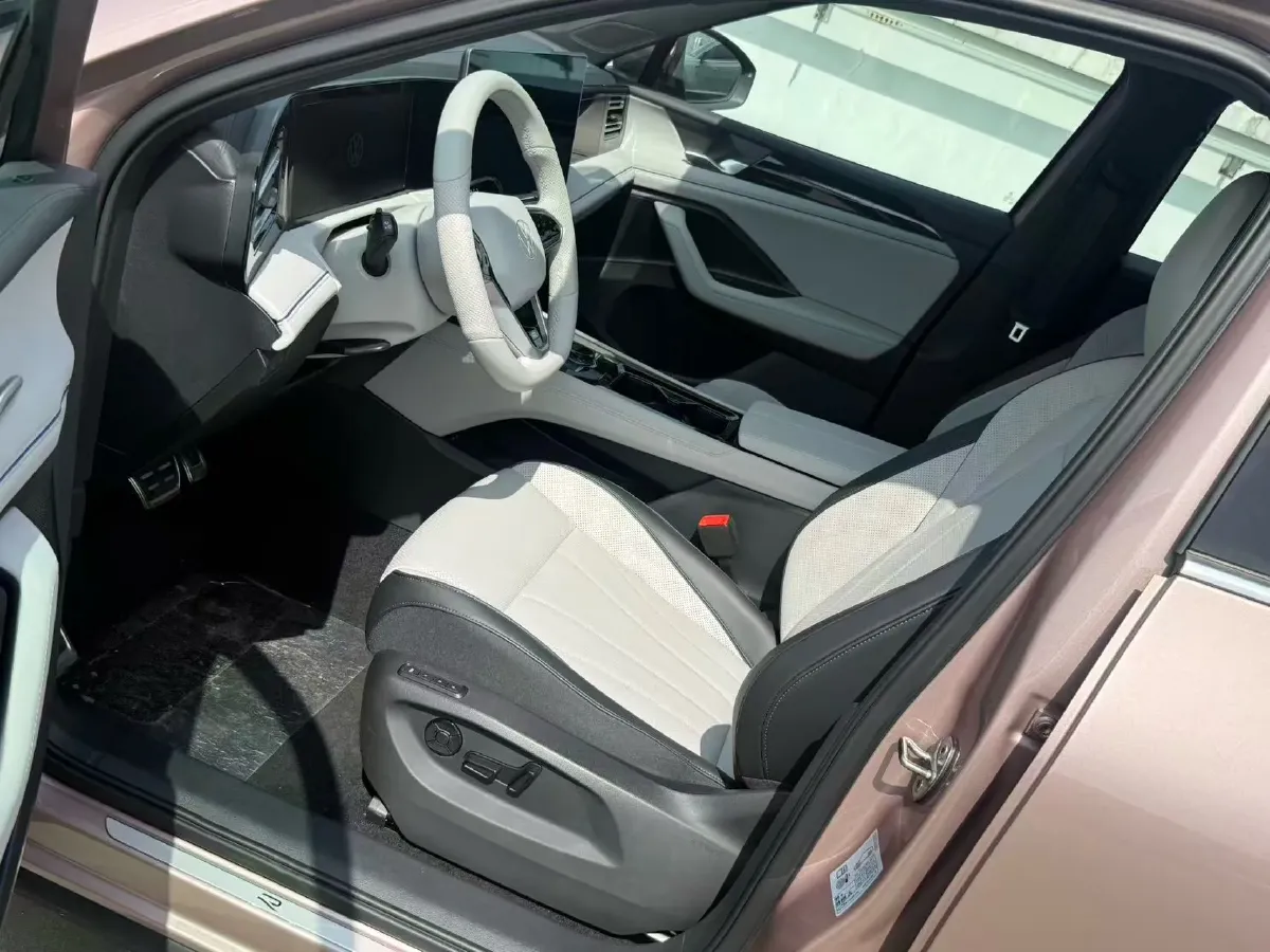 2024 Volkswagen Tiguan L 2.0T 186HP L4 7DCT,autocango,china used car exporter,china ev exporter,chinese used car exporter,chinese used ev exporter