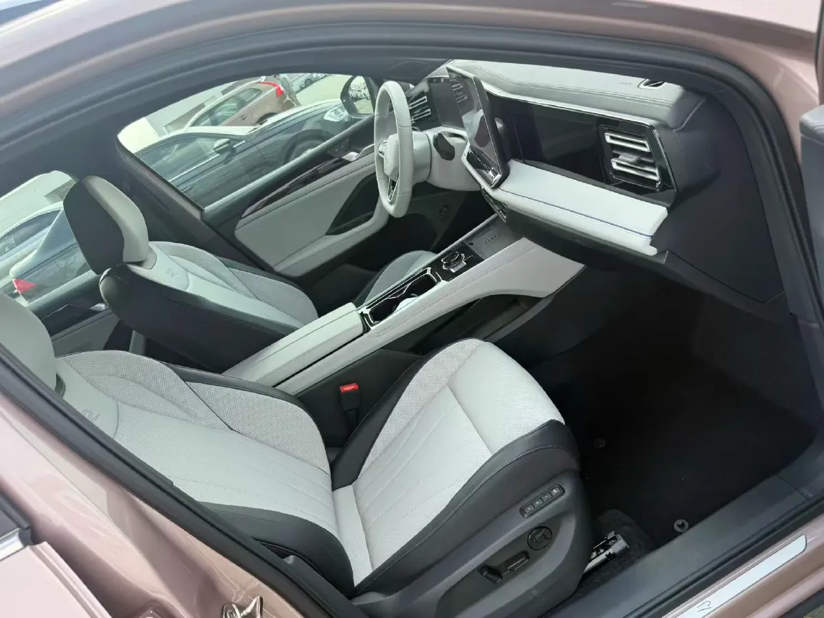 2024 Volkswagen Tiguan L 2.0T 186HP L4 7DCT,autocango,china used car exporter,china ev exporter,chinese used car exporter,chinese used ev exporter