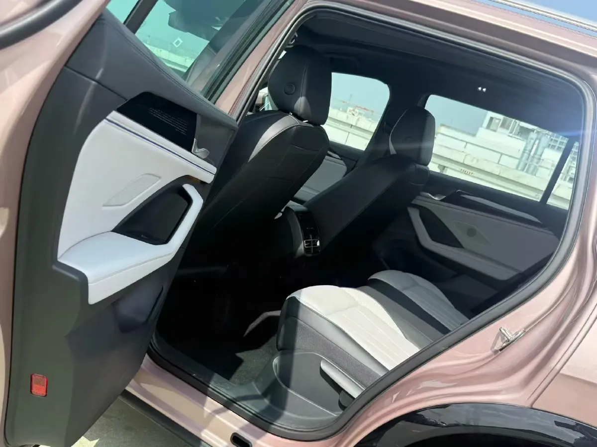 2024 Volkswagen Tiguan L 2.0T 186HP L4 7DCT,autocango,china used car exporter,china ev exporter,chinese used car exporter,chinese used ev exporter