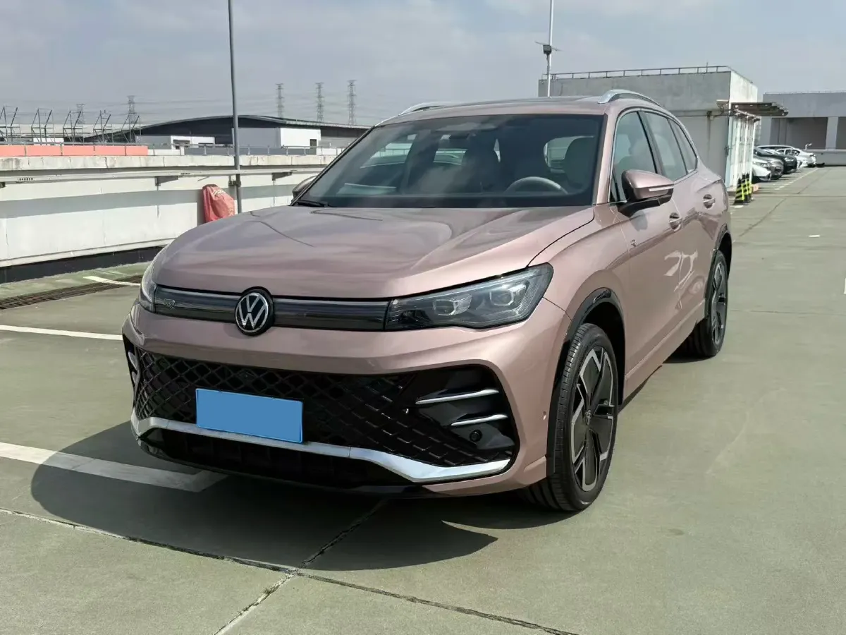 2024 Volkswagen Tiguan L 2.0T 186HP L4 7DCT,autocango,china used car exporter,china ev exporter,chinese used car exporter,chinese used ev exporter