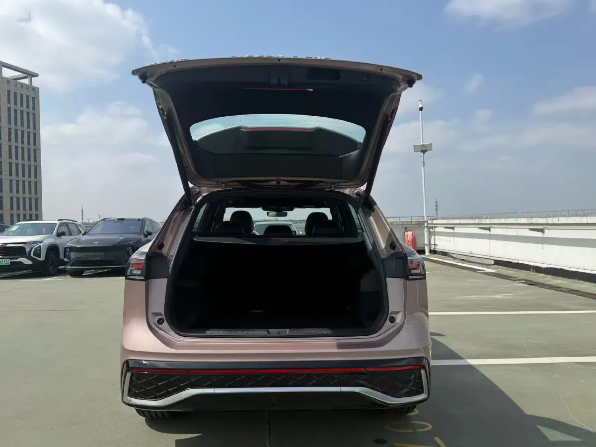 2024 Volkswagen Tiguan L 2.0T 186HP L4 7DCT,autocango,china used car exporter,china ev exporter,chinese used car exporter,chinese used ev exporter