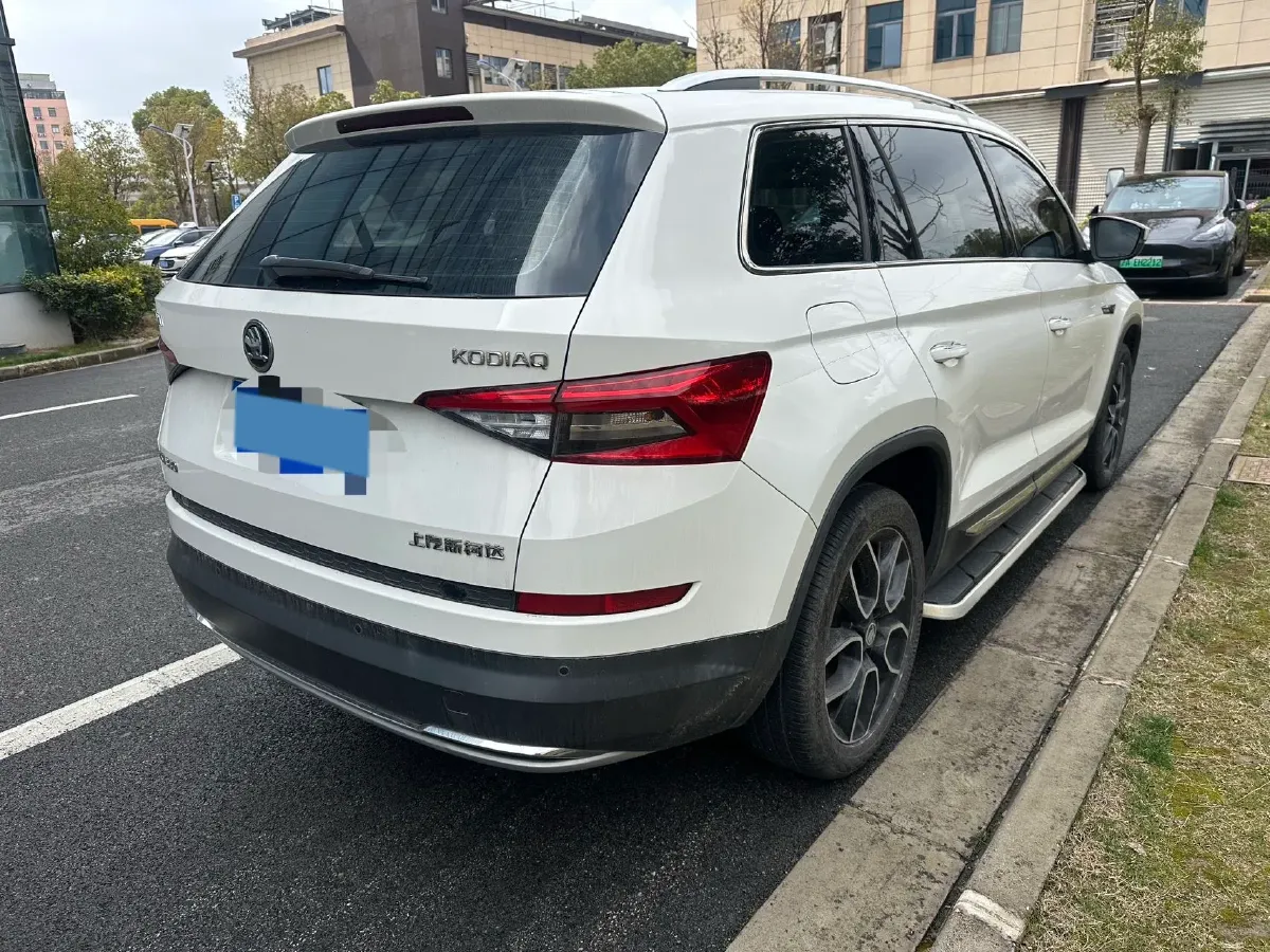 2018 Skoda Kodiak 1.8T 180HP L4 7DCT,autocango,china used car exporter,china ev exporter,chinese used car exporter,chinese used ev exporter