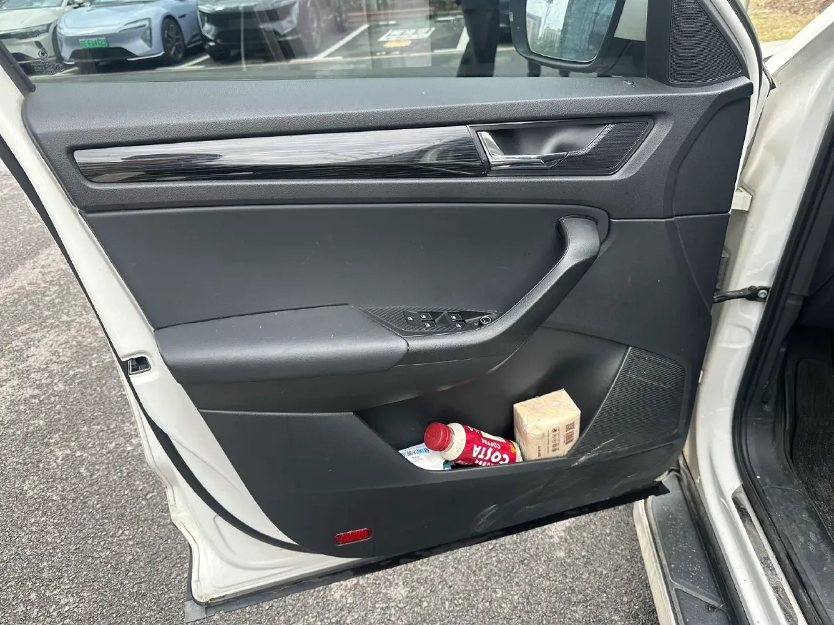 2018 Skoda Kodiak 1.8T 180HP L4 7DCT,autocango,china used car exporter,china ev exporter,chinese used car exporter,chinese used ev exporter