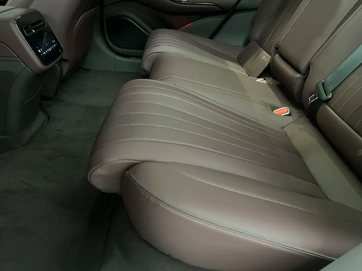 2024 Denza DenzaZ9GT 2.0T 207HP L4 E-CVT PHEV 38.5KWH,autocango,china used car exporter,china ev exporter,chinese used car exporter,chinese used ev exporter