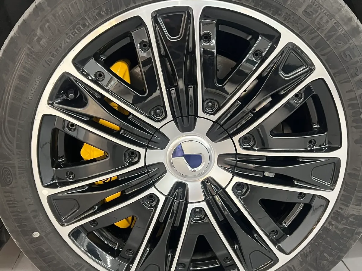 2024 Denza DenzaZ9GT 2.0T 207HP L4 E-CVT PHEV 38.5KWH,autocango,china used car exporter,china ev exporter,chinese used car exporter,chinese used ev exporter