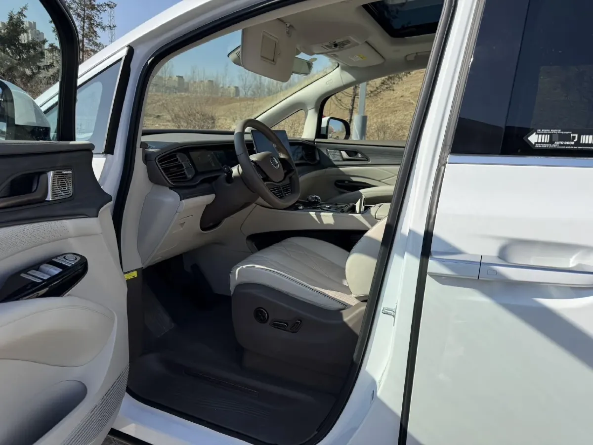 2022 Mercedes-Benz GLC Class 2.0T 197HP L4 9AT,autocango,china used car exporter,china ev exporter,chinese used car exporter,chinese used ev exporter