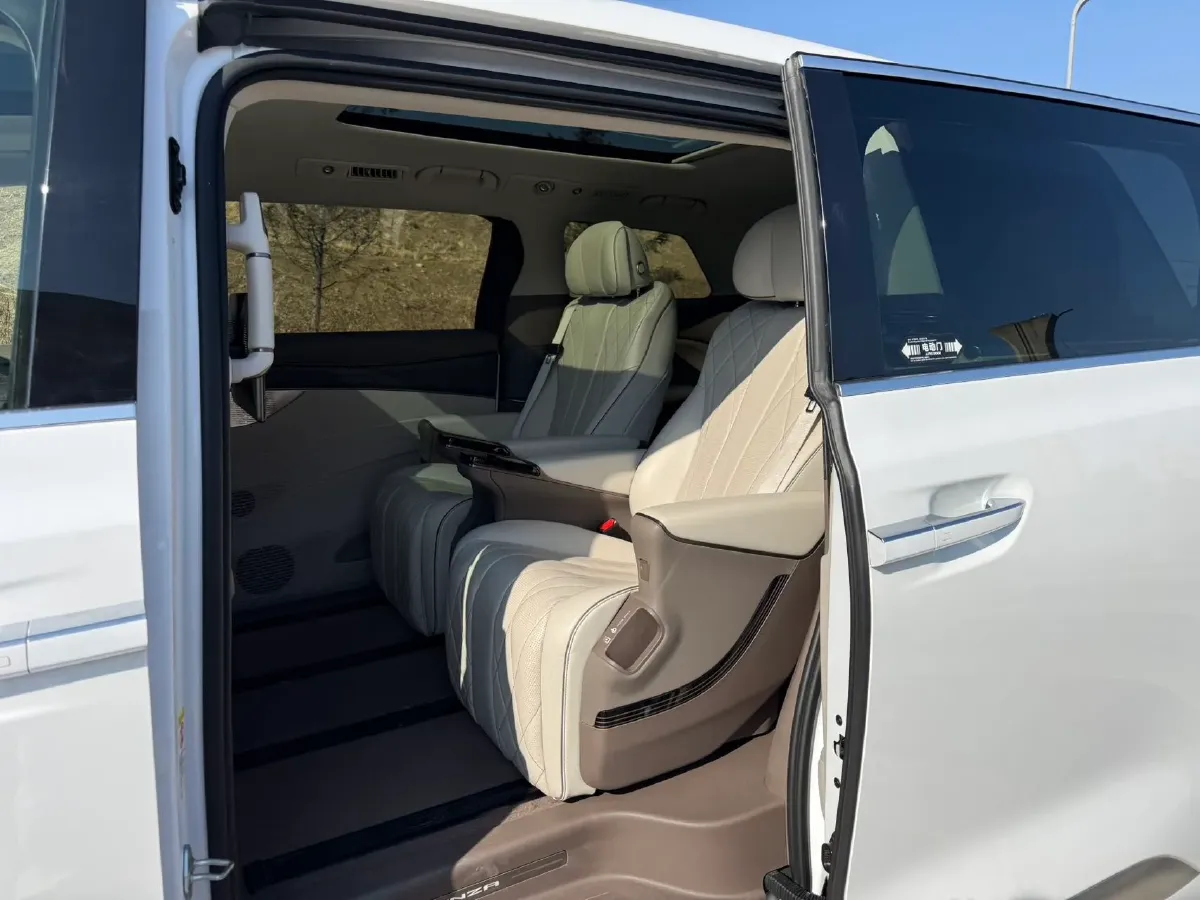 2022 Mercedes-Benz GLC Class 2.0T 197HP L4 9AT,autocango,china used car exporter,china ev exporter,chinese used car exporter,chinese used ev exporter