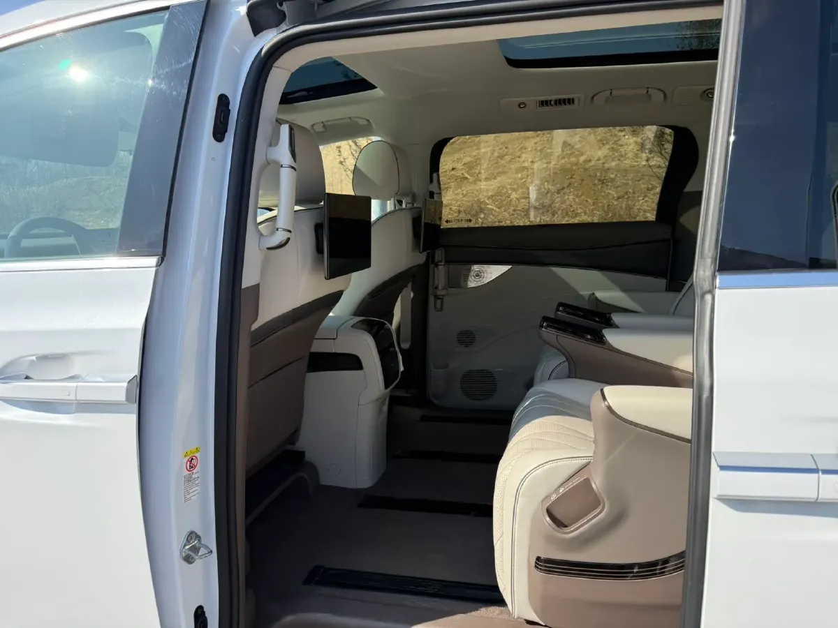 2022 Mercedes-Benz GLC Class 2.0T 197HP L4 9AT,autocango,china used car exporter,china ev exporter,chinese used car exporter,chinese used ev exporter