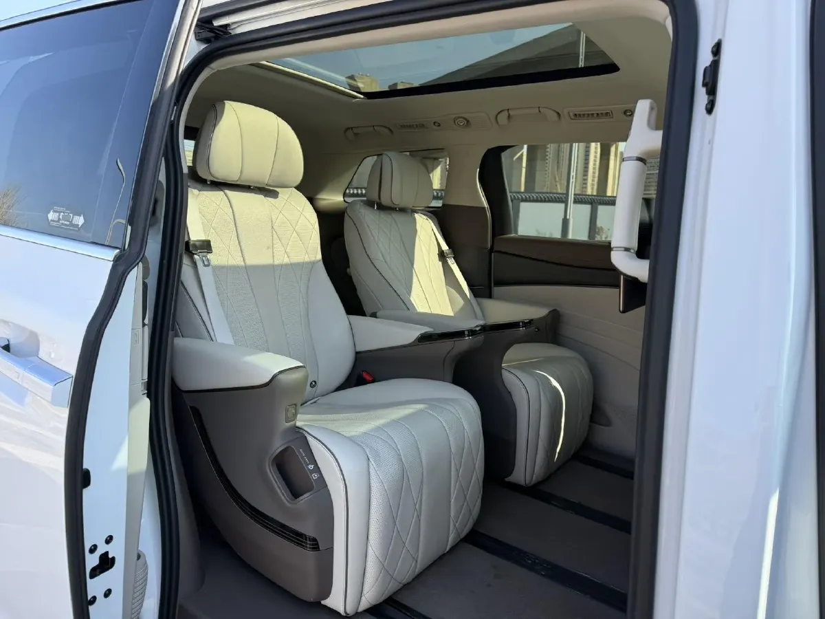 2022 Mercedes-Benz GLC Class 2.0T 197HP L4 9AT,autocango,china used car exporter,china ev exporter,chinese used car exporter,chinese used ev exporter