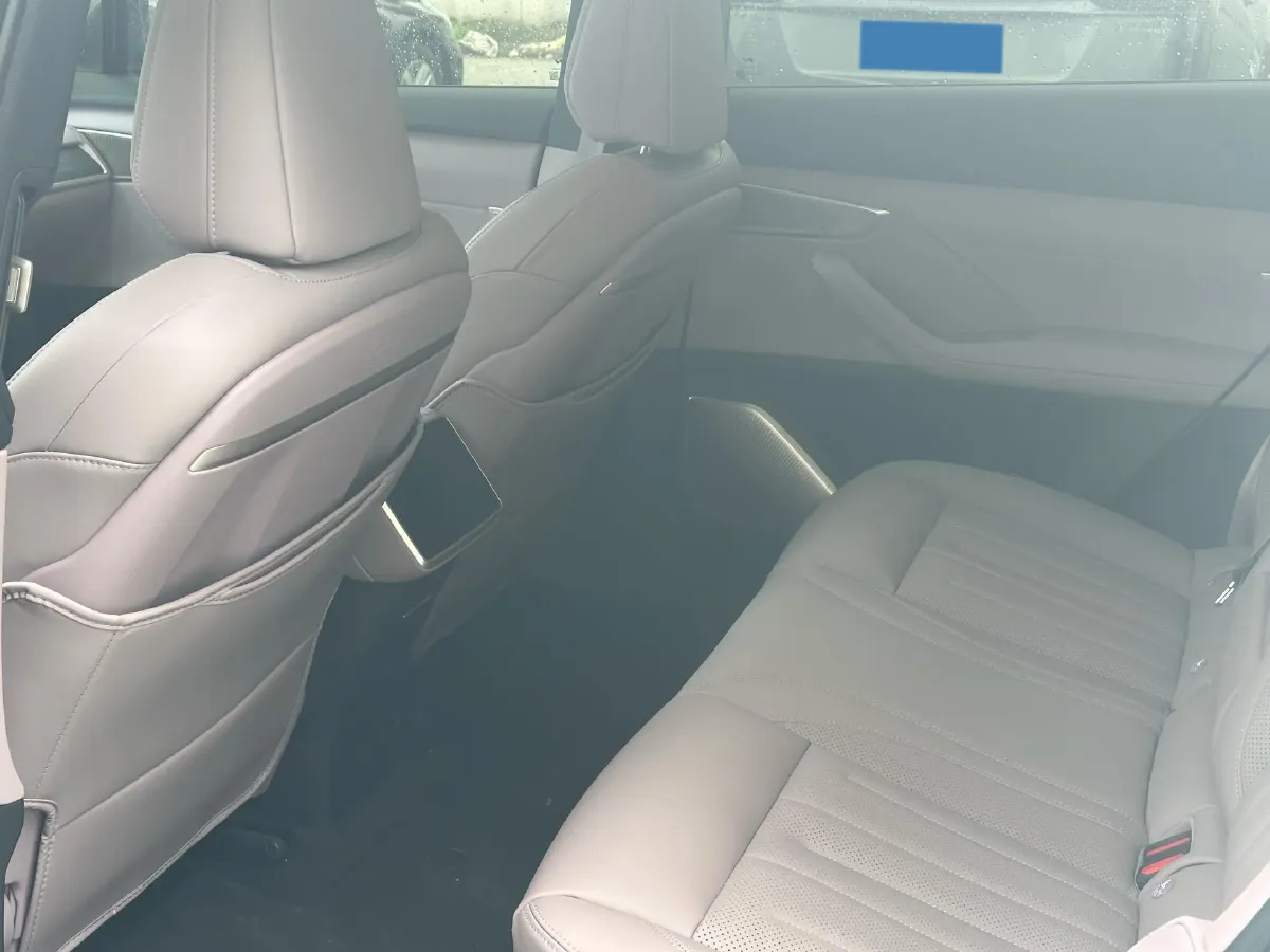 2024 IM L6 BEV 75KWH,autocango,china used car exporter,china ev exporter,chinese used car exporter,chinese used ev exporter