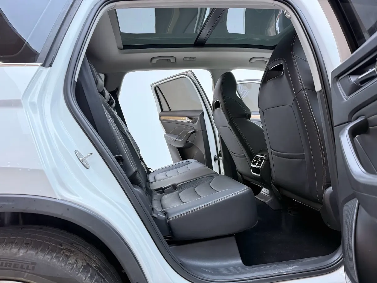 2022 Skoda Kodiak 2.0T 186HP L4 7DCT,autocango,china used car exporter,china ev exporter,chinese used car exporter,chinese used ev exporter