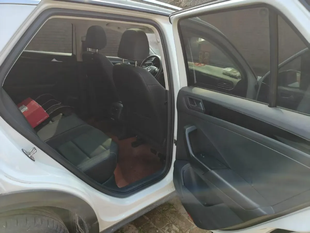 2022 Volkswagen T-Roc 1.4T 150HP L4 7DCT,autocango,china used car exporter,china ev exporter,chinese used car exporter,chinese used ev exporter