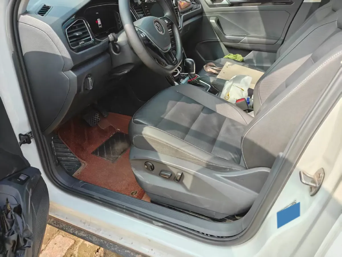 2022 Volkswagen T-Roc 1.4T 150HP L4 7DCT,autocango,china used car exporter,china ev exporter,chinese used car exporter,chinese used ev exporter