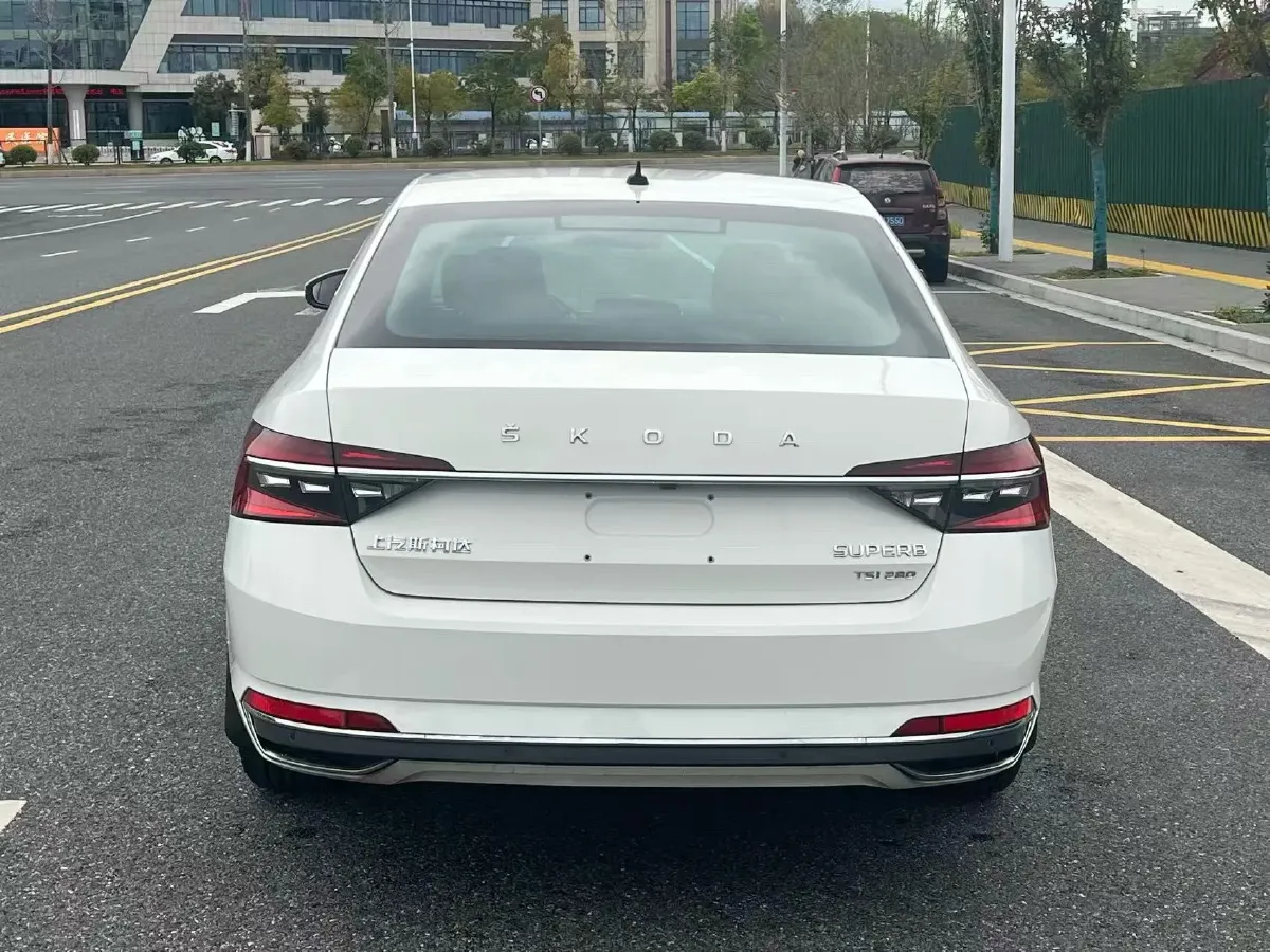 2019 Skoda Superb 1.4T 150HP L4 7DCT,autocango,china used car exporter,china ev exporter,chinese used car exporter,chinese used ev exporter