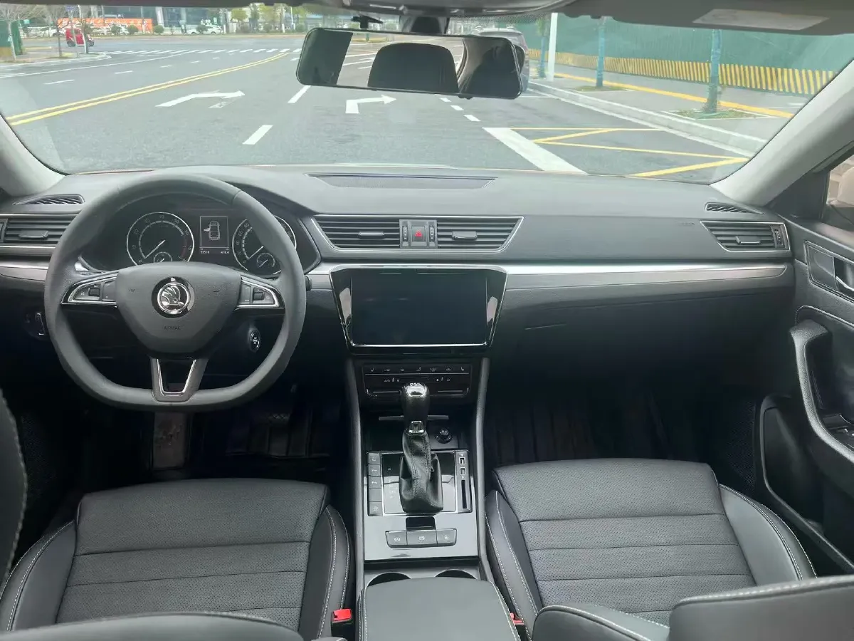 2019 Skoda Superb 1.4T 150HP L4 7DCT,autocango,china used car exporter,china ev exporter,chinese used car exporter,chinese used ev exporter