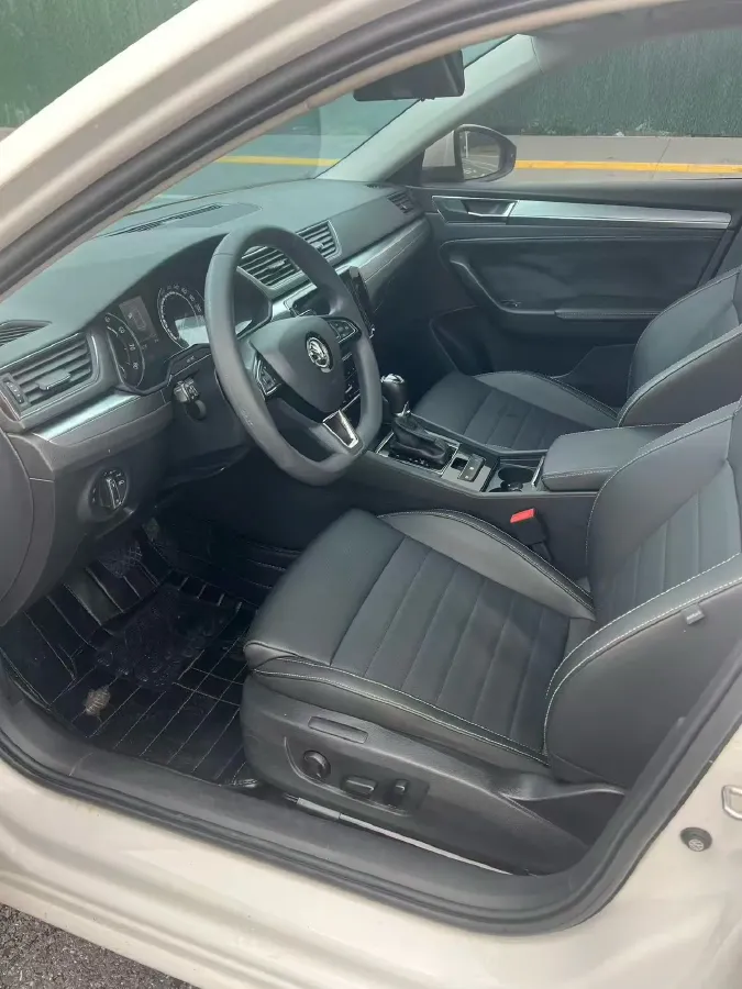 2019 Skoda Superb 1.4T 150HP L4 7DCT,autocango,china used car exporter,china ev exporter,chinese used car exporter,chinese used ev exporter