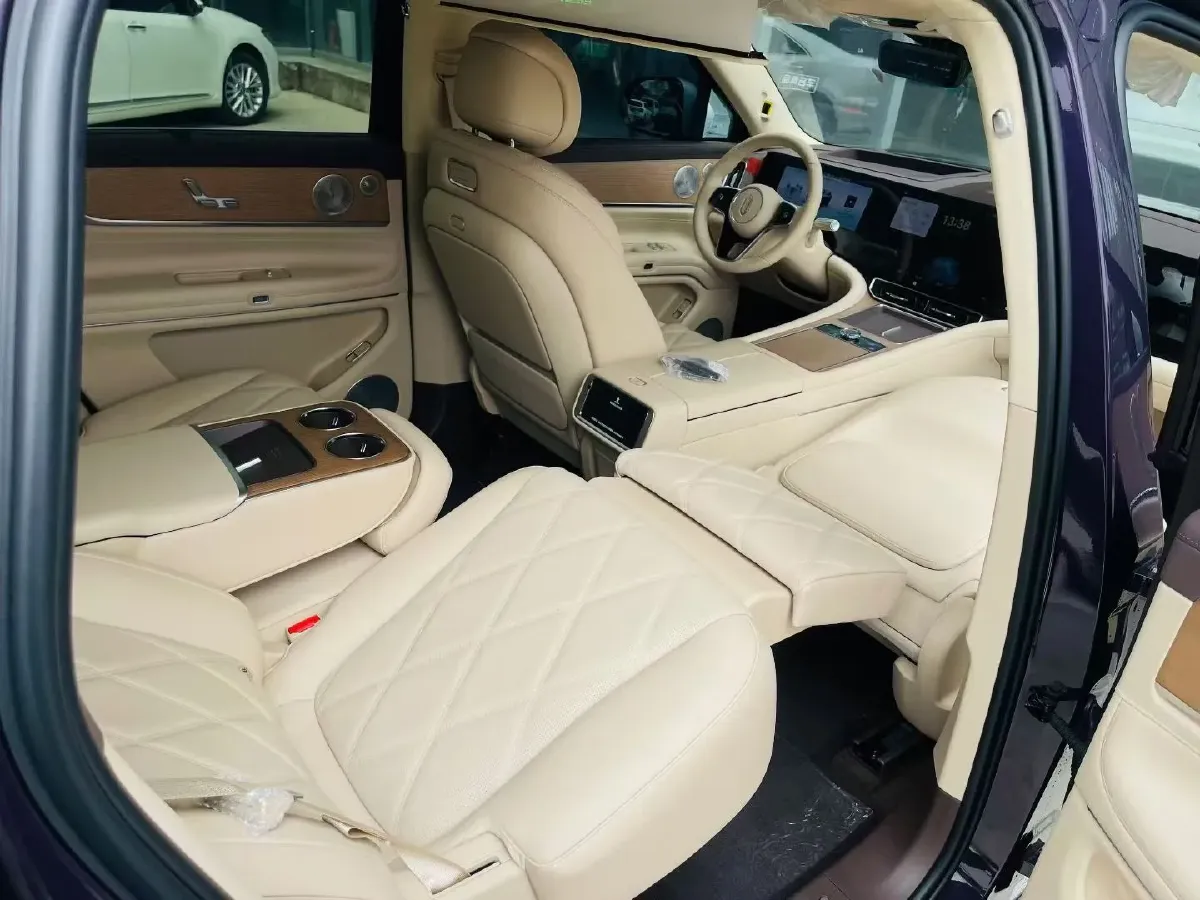 2025 AITO AITO M9 REEV 160HP REEV 52KWH,autocango,china used car exporter,china ev exporter,chinese used car exporter,chinese used ev exporter