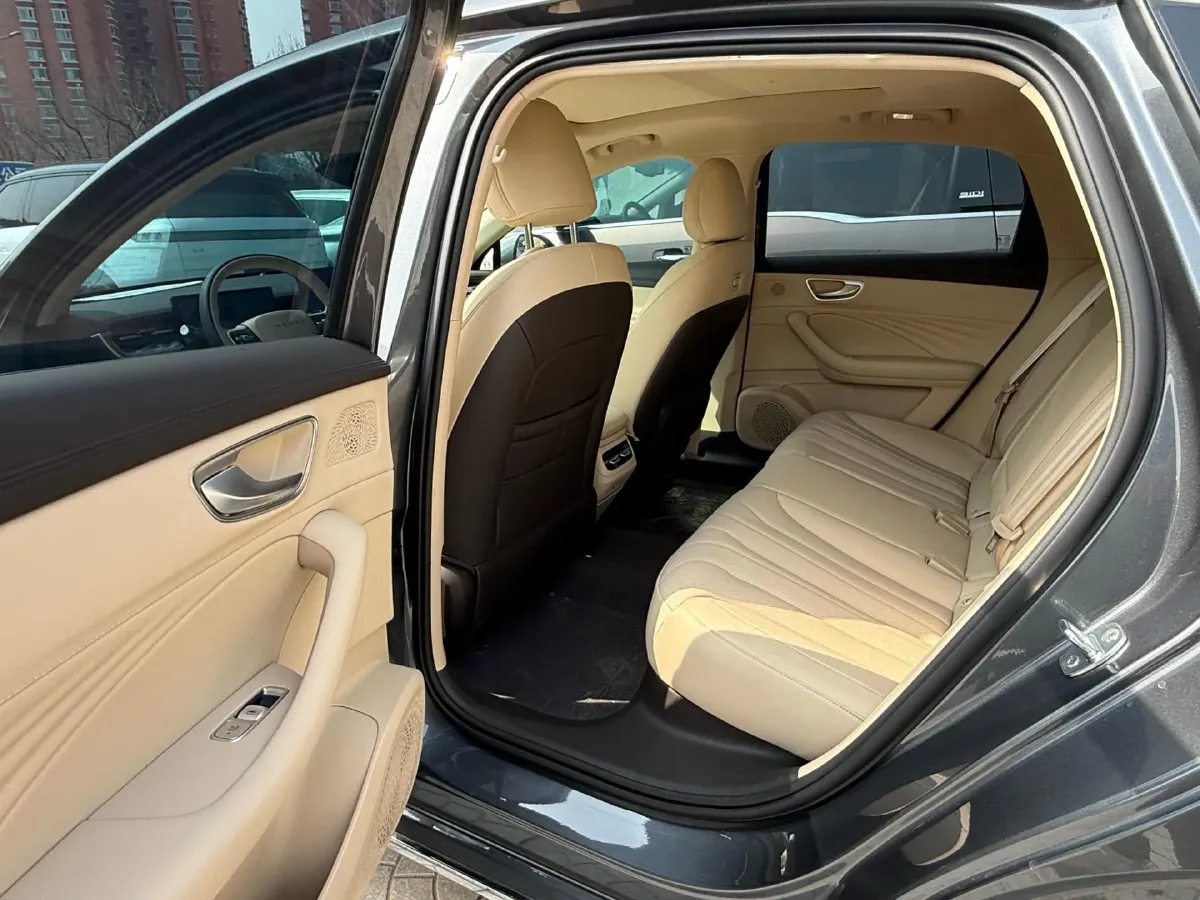 2025 Roewe M7 DMH 1.5L 112HP L4 1DHT PHEV,autocango,china used car exporter,china ev exporter,chinese used car exporter,chinese used ev exporter