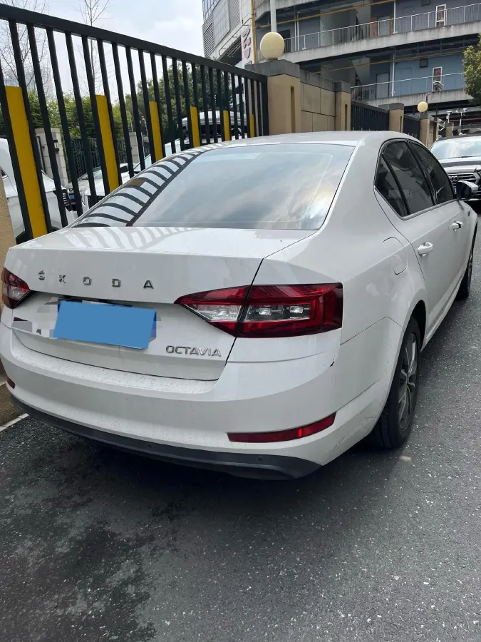 2020 Skoda Octavia 1.5L 113HP L4 6AT,autocango,china used car exporter,china ev exporter,chinese used car exporter,chinese used ev exporter