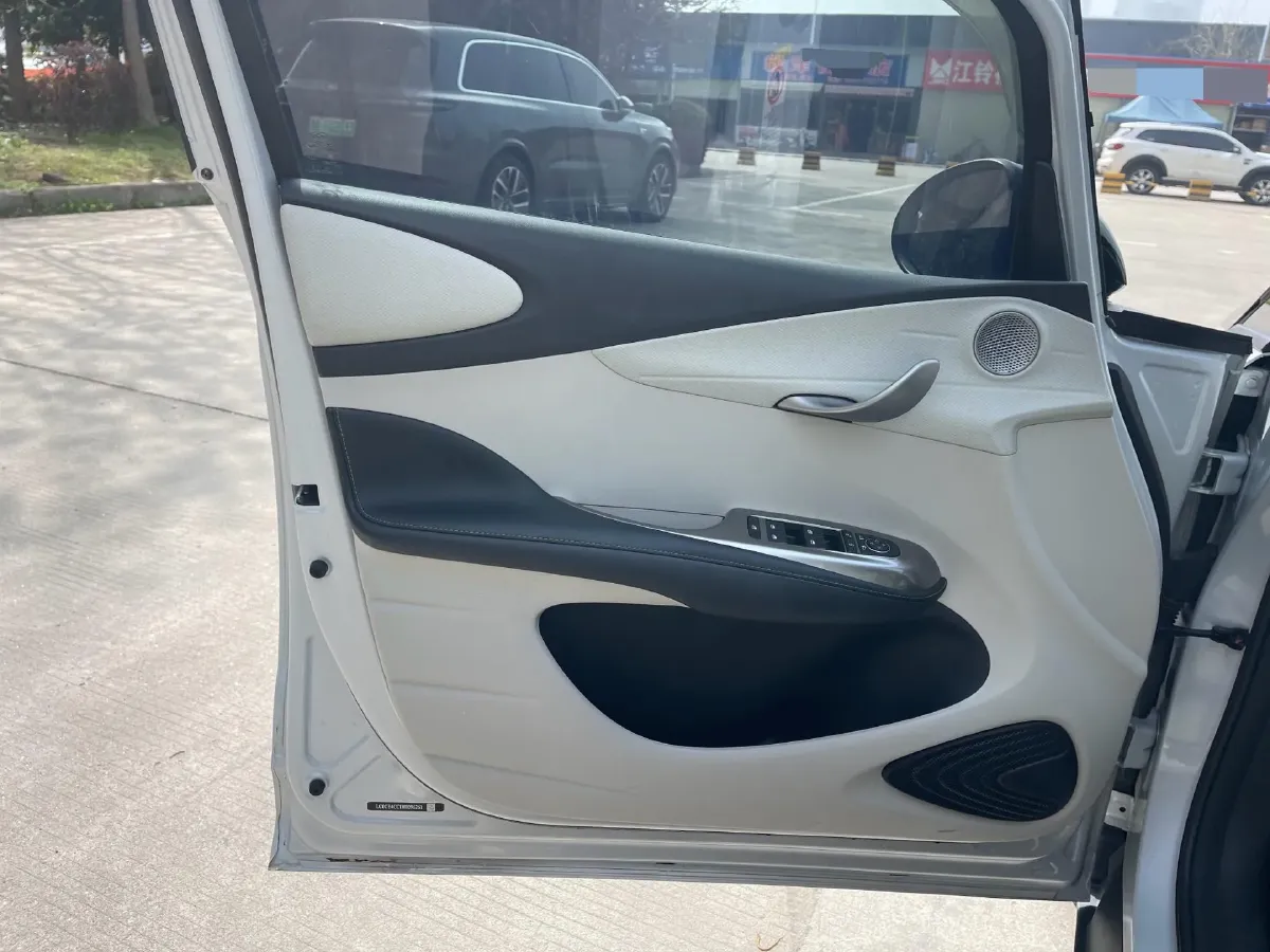 2021 Ford Escort 1.5L 122HP L3 6AT,autocango,china used car exporter,china ev exporter,chinese used car exporter,chinese used ev exporter