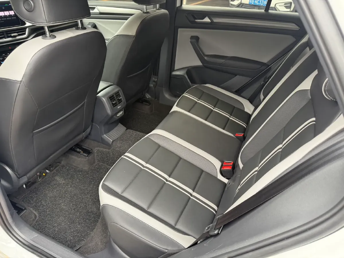 2024 Volkswagen T-Roc 1.5T 160HP L4 7DCT,autocango,china used car exporter,china ev exporter,chinese used car exporter,chinese used ev exporter