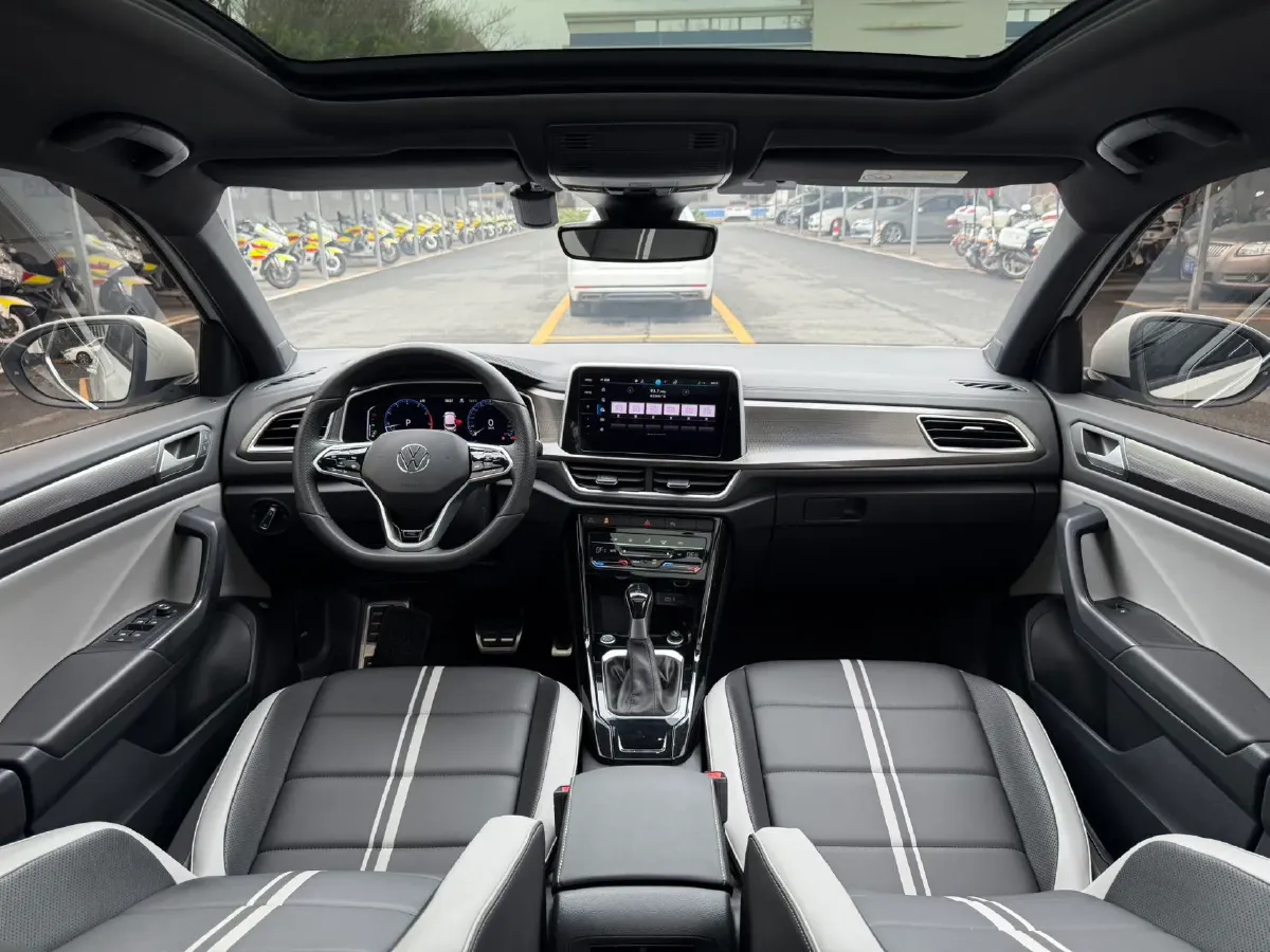 2024 Volkswagen T-Roc 1.5T 160HP L4 7DCT,autocango,china used car exporter,china ev exporter,chinese used car exporter,chinese used ev exporter