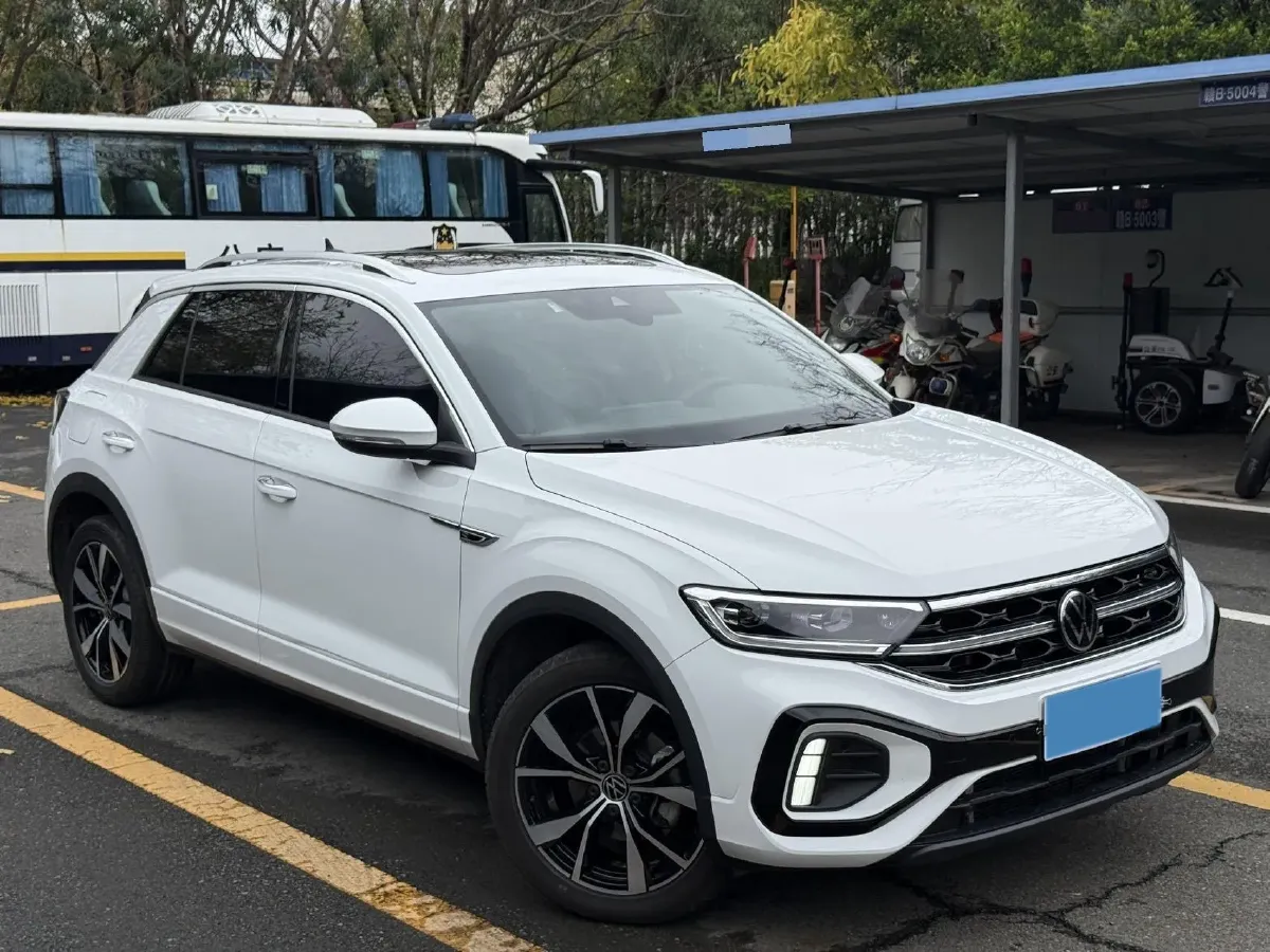2024 Volkswagen T-Roc 1.5T 160HP L4 7DCT,autocango,china used car exporter,china ev exporter,chinese used car exporter,chinese used ev exporter