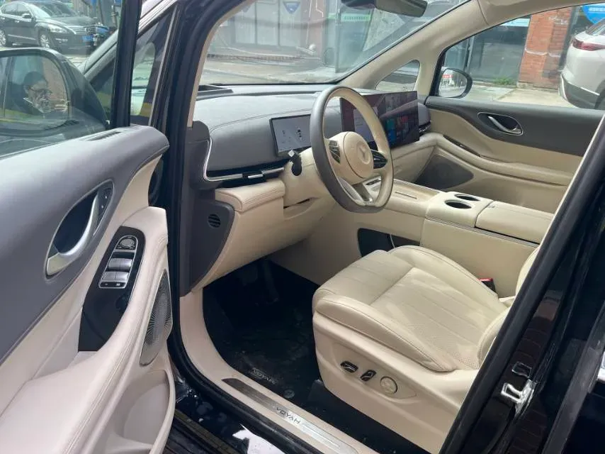 2025 Voyah Dream 1.5T 150HP L4 PHEV 41.7KWH,autocango,china used car exporter,china ev exporter,chinese used car exporter,chinese used ev exporter