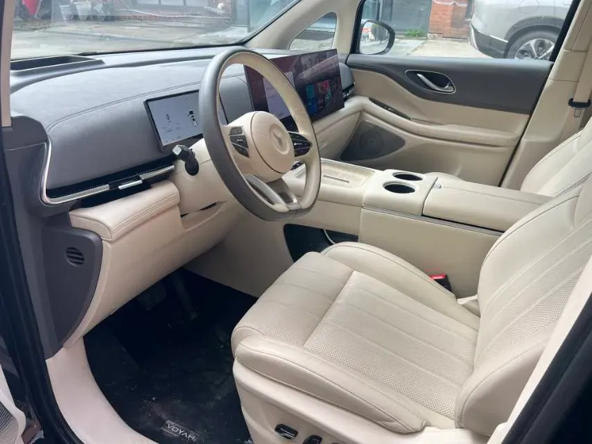 2025 Voyah Dream 1.5T 150HP L4 PHEV 41.7KWH,autocango,china used car exporter,china ev exporter,chinese used car exporter,chinese used ev exporter