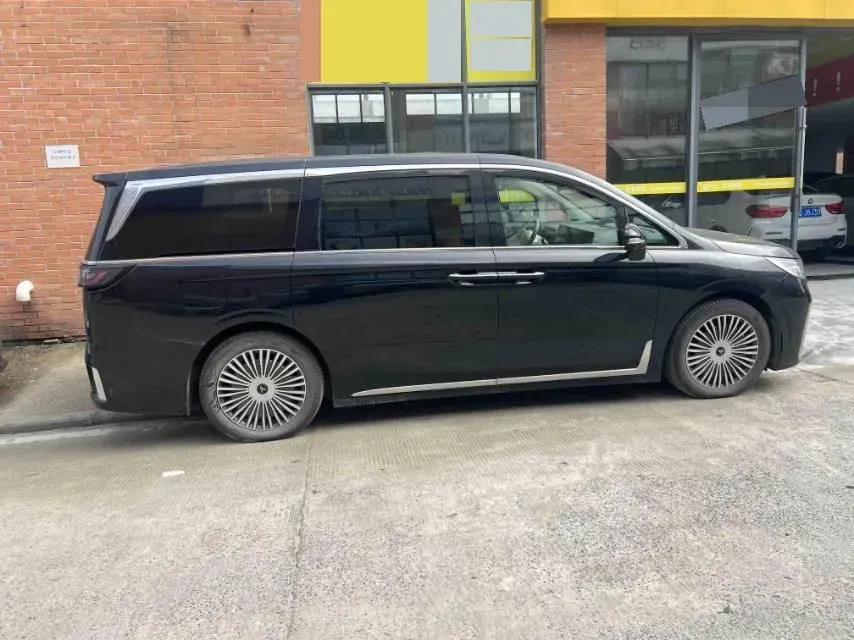 2025 Voyah Dream 1.5T 150HP L4 PHEV 41.7KWH,autocango,china used car exporter,china ev exporter,chinese used car exporter,chinese used ev exporter