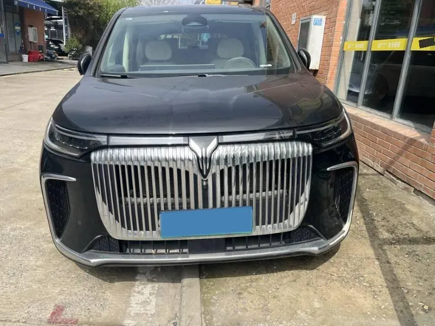 2025 Voyah Dream 1.5T 150HP L4 PHEV 41.7KWH,autocango,china used car exporter,china ev exporter,chinese used car exporter,chinese used ev exporter