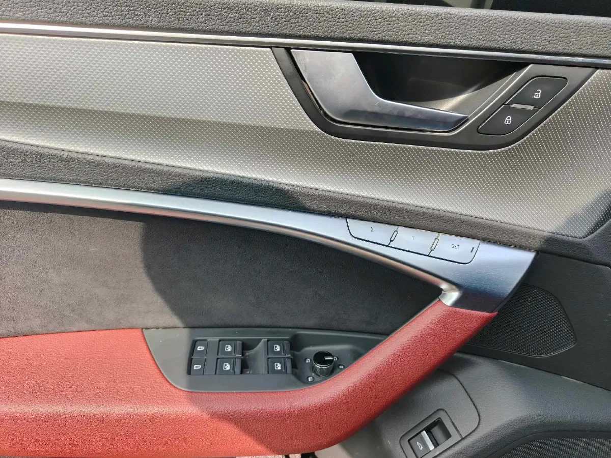 2024 Audi A7L 2.0T 245HP L4 7DCT,autocango,china used car exporter,china ev exporter,chinese used car exporter,chinese used ev exporter